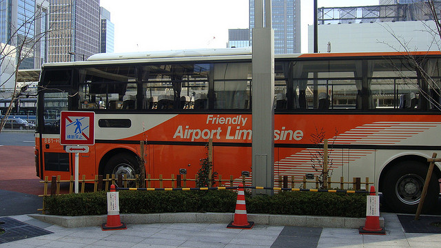 Airport Limousine. Photo courtesy of David McKelvey (CC license).